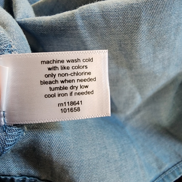 Lane Bryant Chambray Denim Light Blue Embroidered Eyelet Blouse Plus Size 14 - Picture 7 of 7